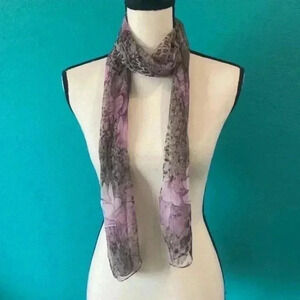 ⭐️ Thin accent scarf with purple flowers